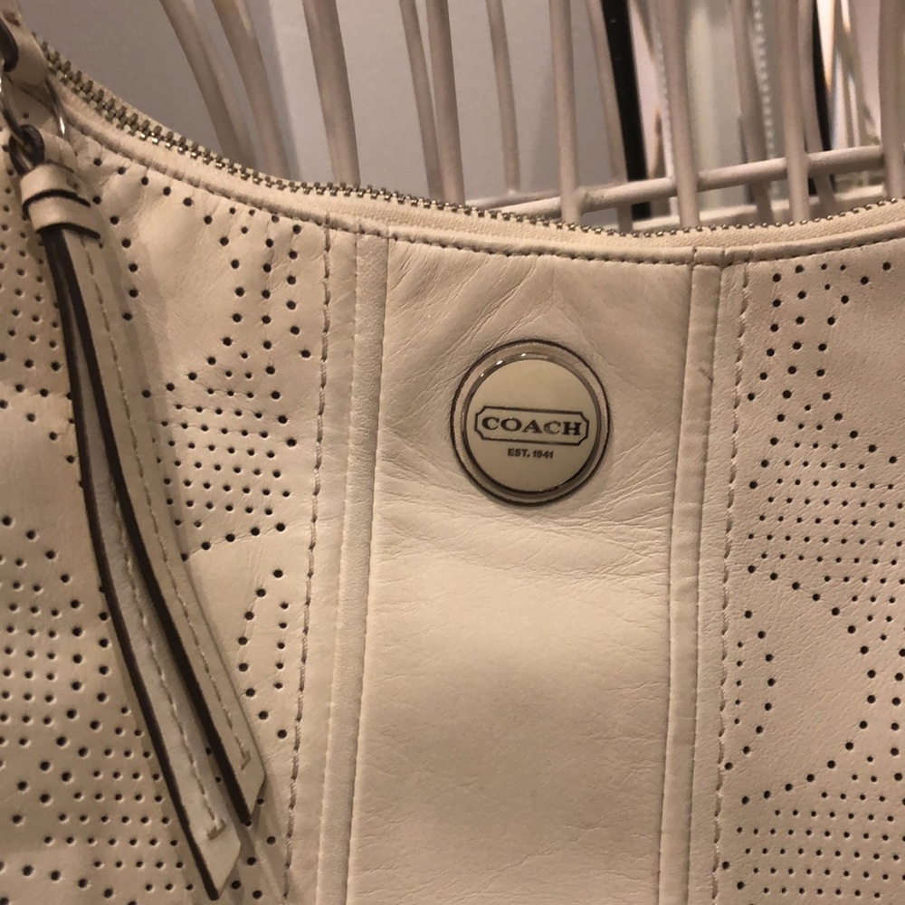 Authentic Coach Medium Sized Handbag Euc - image 4